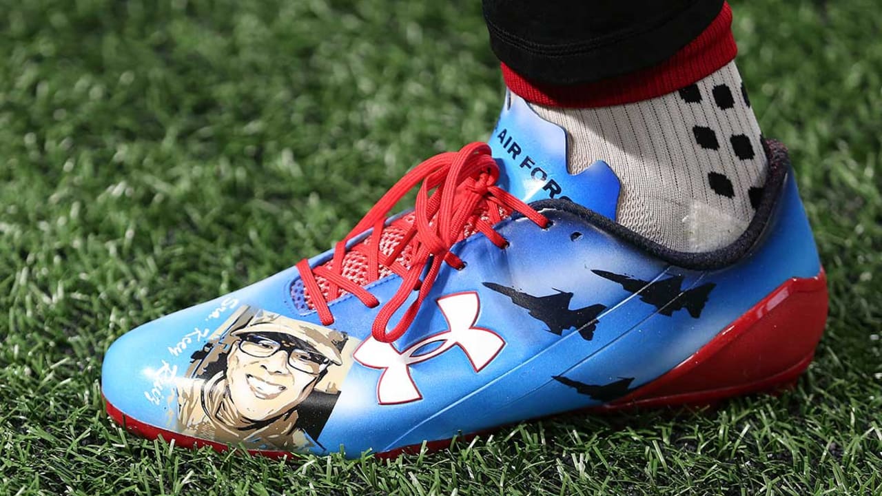 Atlanta Falcons wide receiver Julio Jones wears Under Armour U.S. Air Force  cleats before the first half of an NFL football game between the Atlanta  Falcons and the Dallas Cowboys, Sunday, Nov.