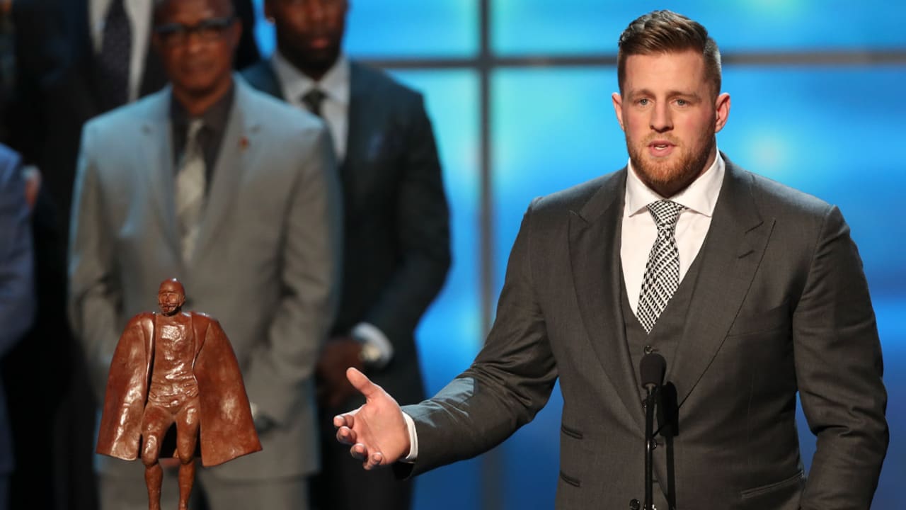 Dallas Cowboys quarterback Dak Prescott catches up with NFL Network's  Melissa Stark, Nate Burleson at NFL Honors red carpet