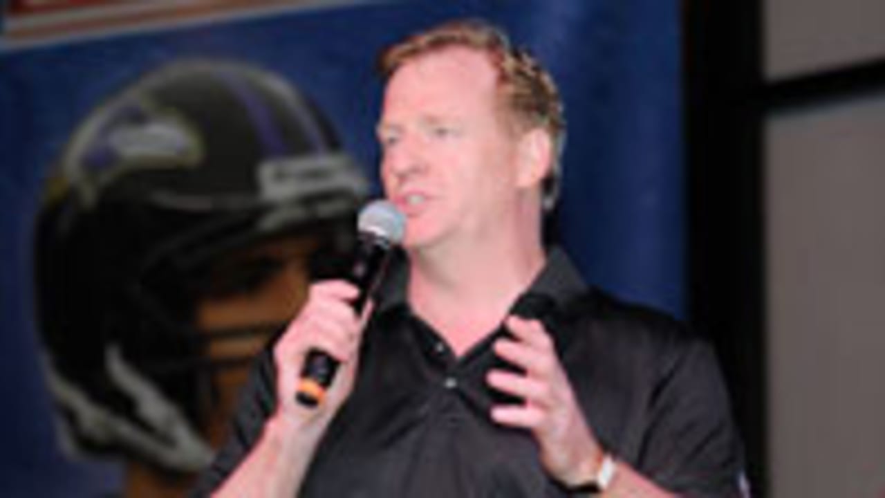 Roger-Goodell-sl-130905.jpg