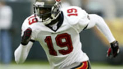 Tampa Bay Buccaneers wide receiver Keyshawn Johnson (19) stiff