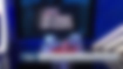 Kurt Warner shows off his My Cause My Cleats spikes