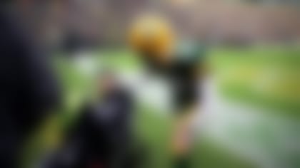 Aaron Rodgers visits kid from Make-A-Wish on sideline