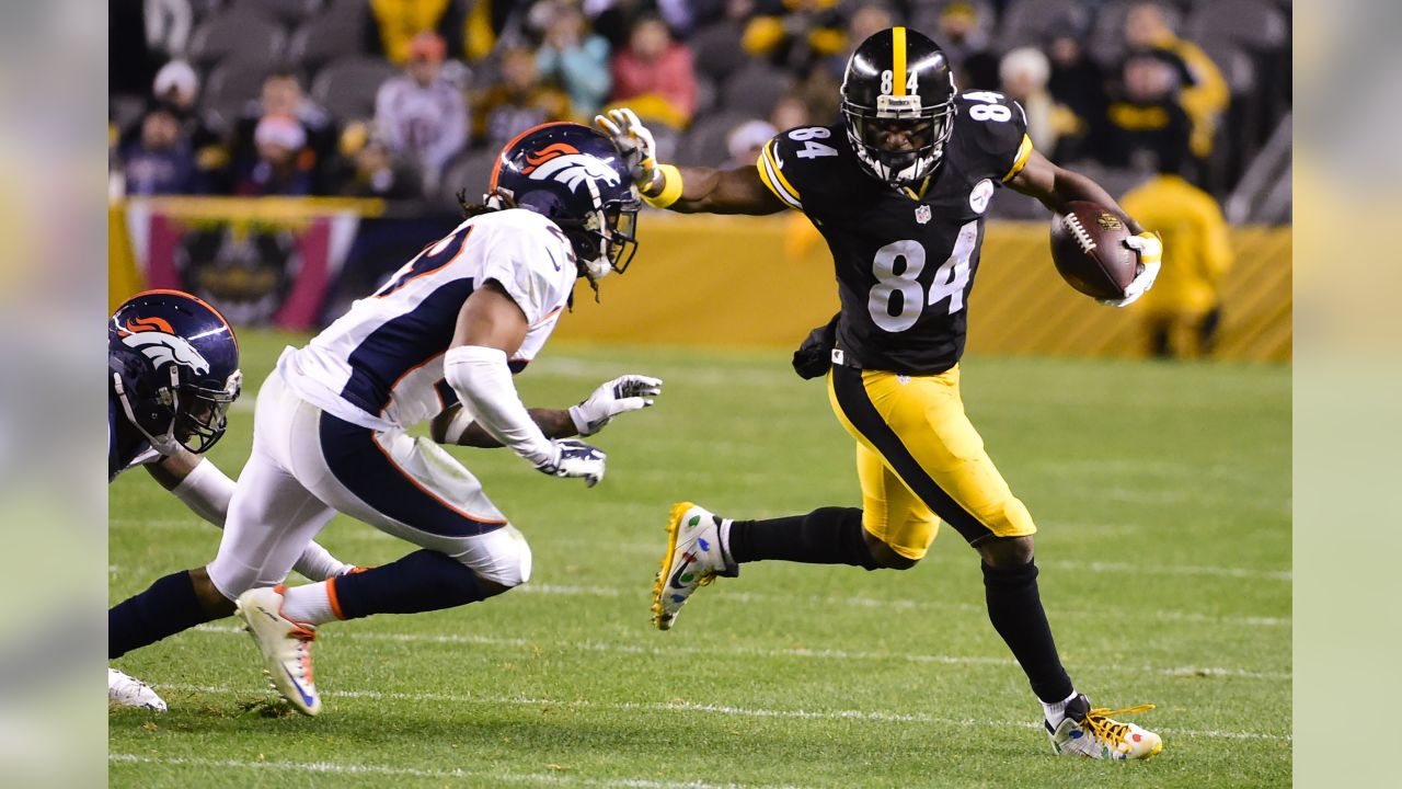 Pittsburgh Steelers wide receiver Antonio Brown (84) runs off the