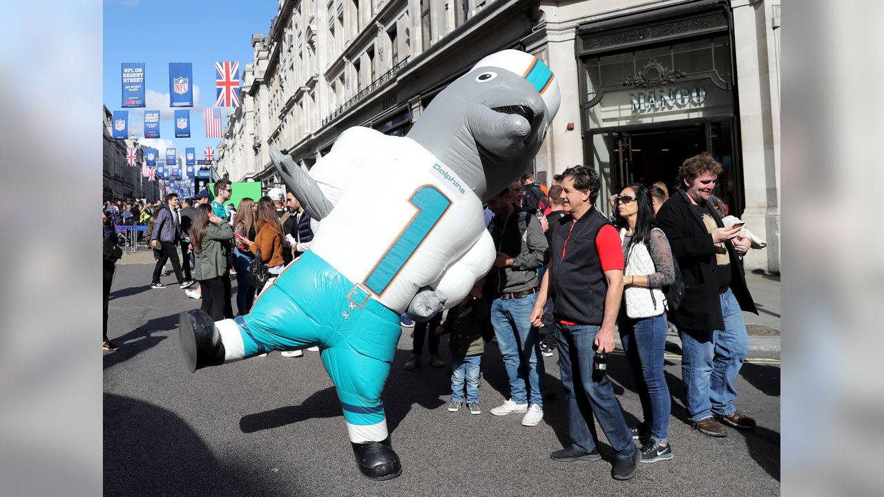 DOLPHINS DARKROOM: Dolphins vs. Saints at Wembley Stadium