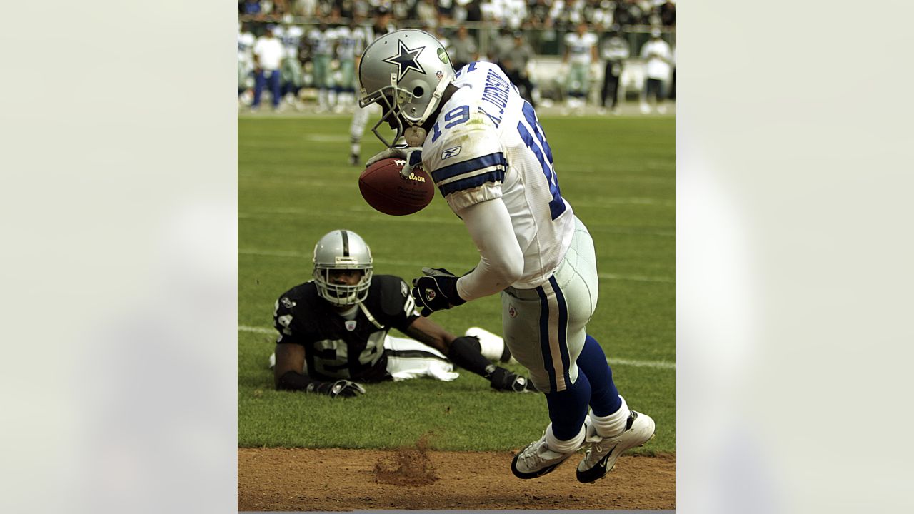 Keyshawn Johnson The former NFL wide receiver spotted at Miami  International Airport with Louis Vuitton luggage. Florida, USA Stock Photo  - Alamy