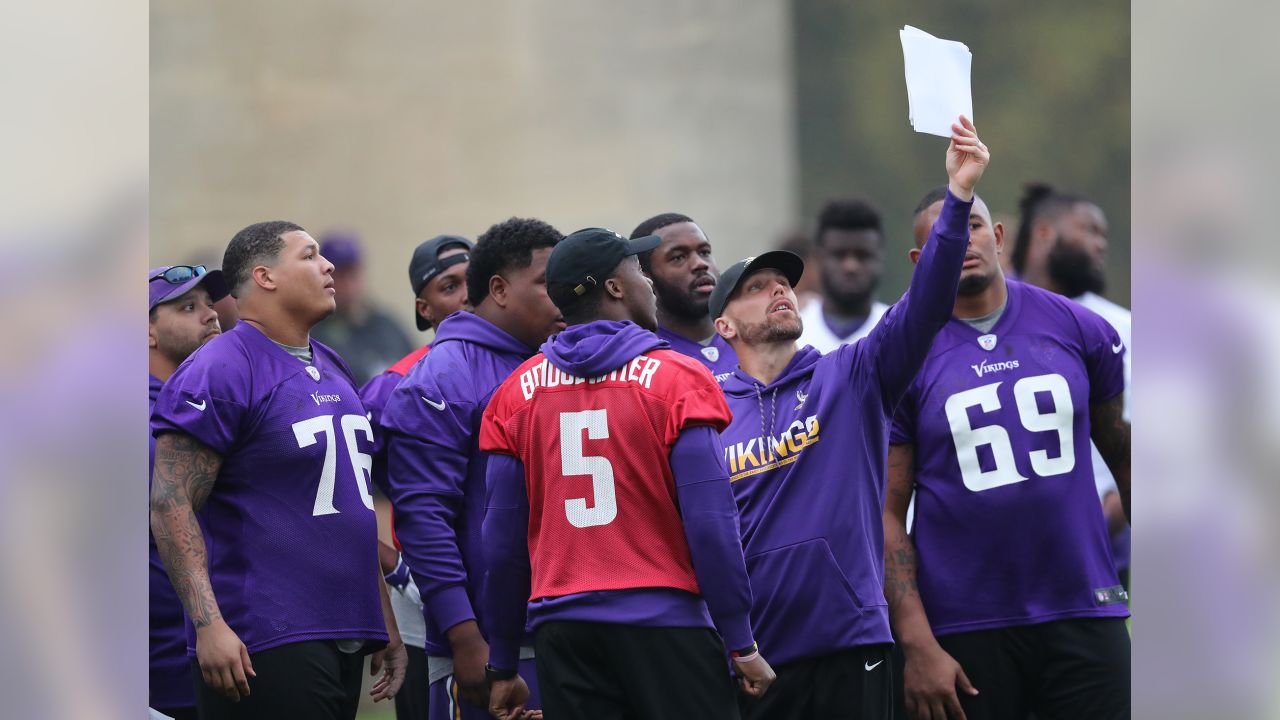 Caffeine-free Vikings: Team gets tips on London travel for Browns game