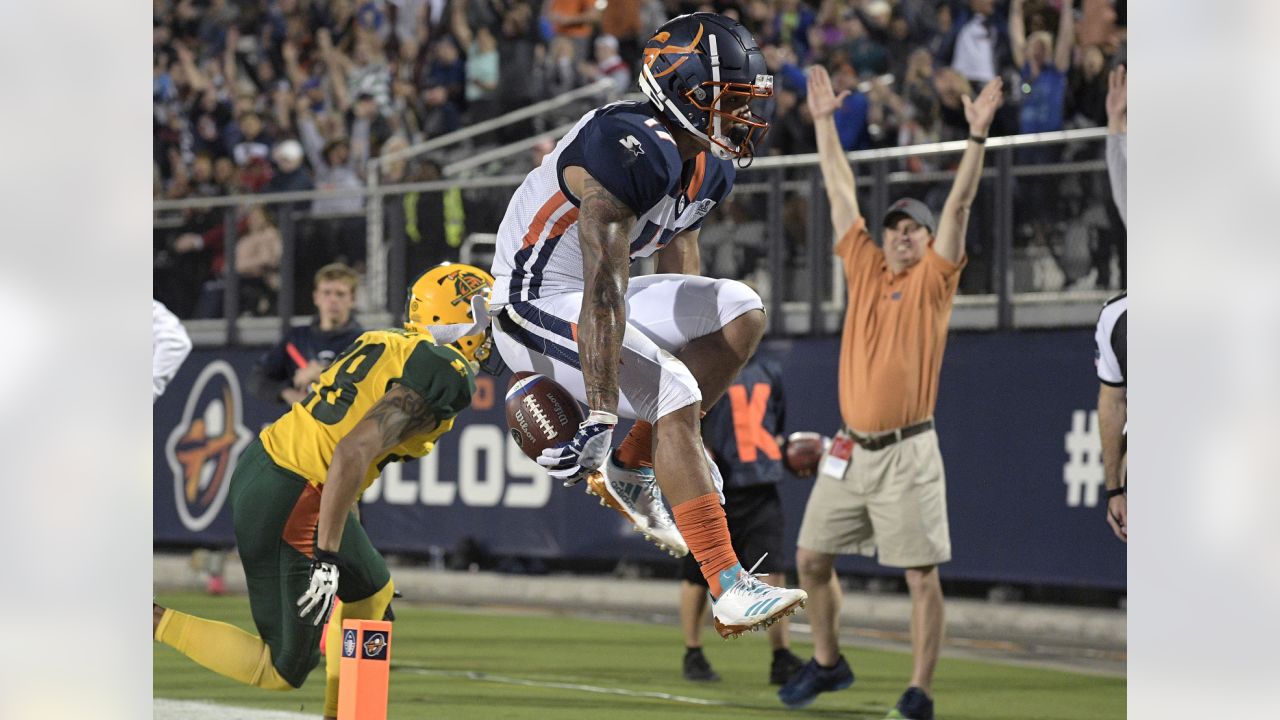 Arizona Hot Shots defensive end Rykeem Yates (92) grabs San