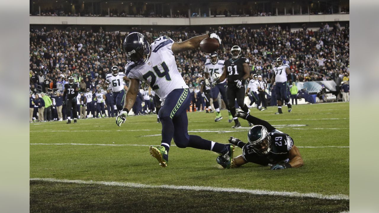 Oakland Raiders running back Marshawn Lynch kicks into a practice net  during the first half of an NFL preseason football game against the Seattle  Seahawks in Oakland, Calif., Thursday, Aug. 31, 2017. (