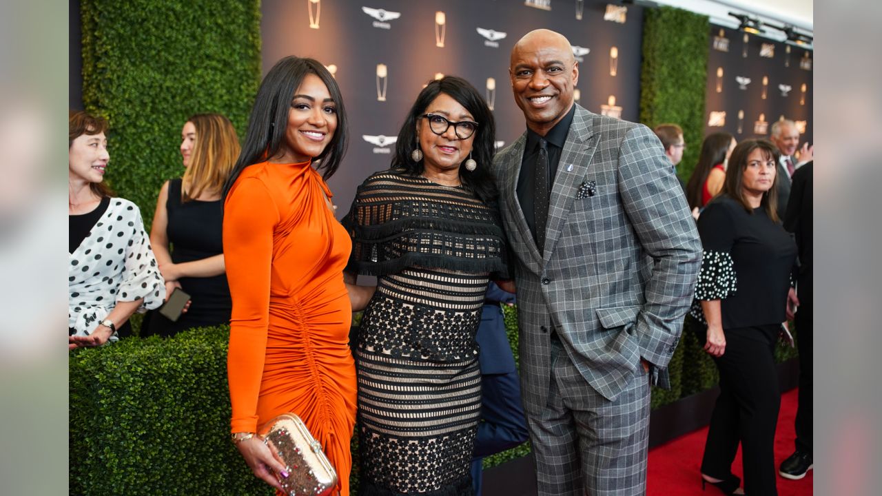 Miami, USA. 01st Feb, 2020. Tennessee Titans running back Derrick Henry  shows off his jacket on the red carpet at the Adrienne Arsht Center for the NFL  Honors during Super Bowl LIV