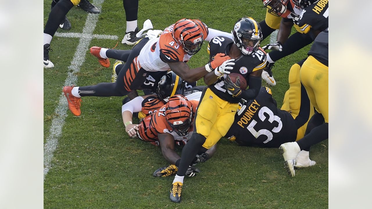 Chicago Bears' Leonard Floyd (94) tackles Buffalo Bills' LeSean