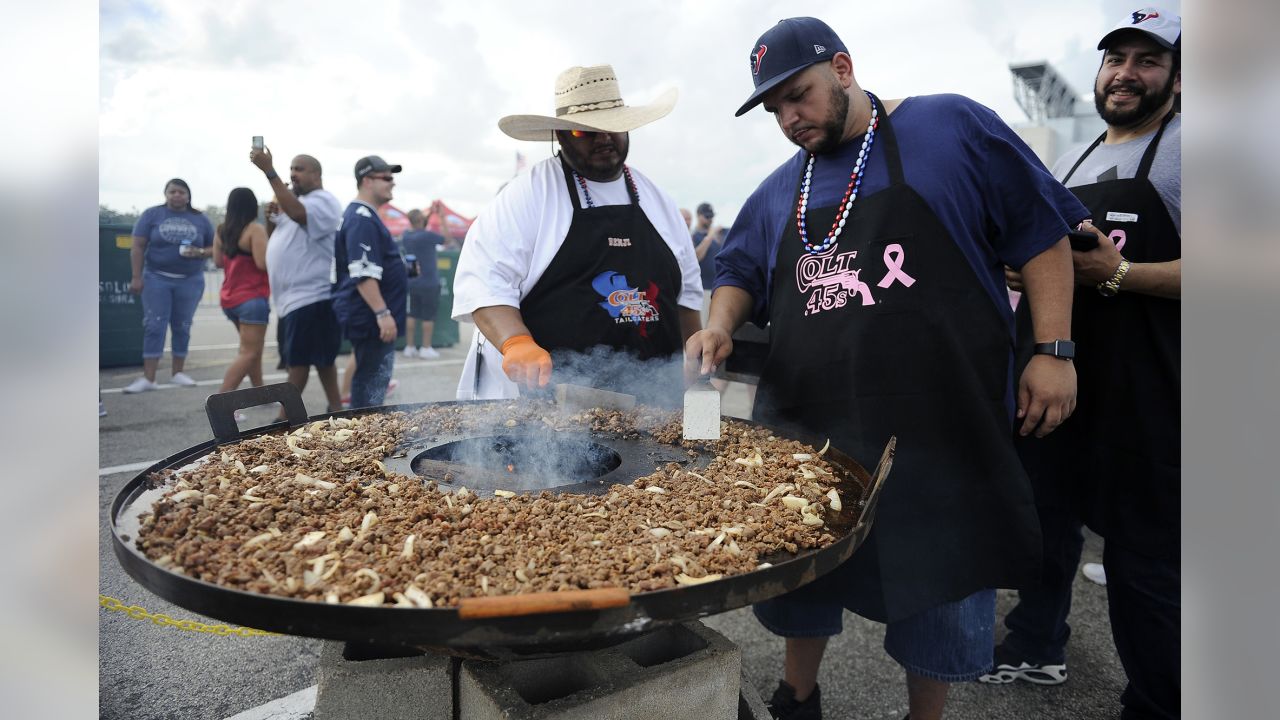 Texans' new rules limit tailgating