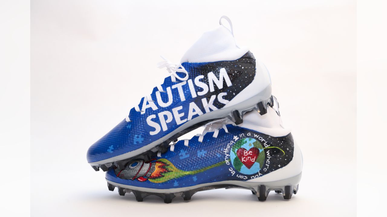 Photos: Raiders unbox custom cleats for NFL My Cause My Cleats