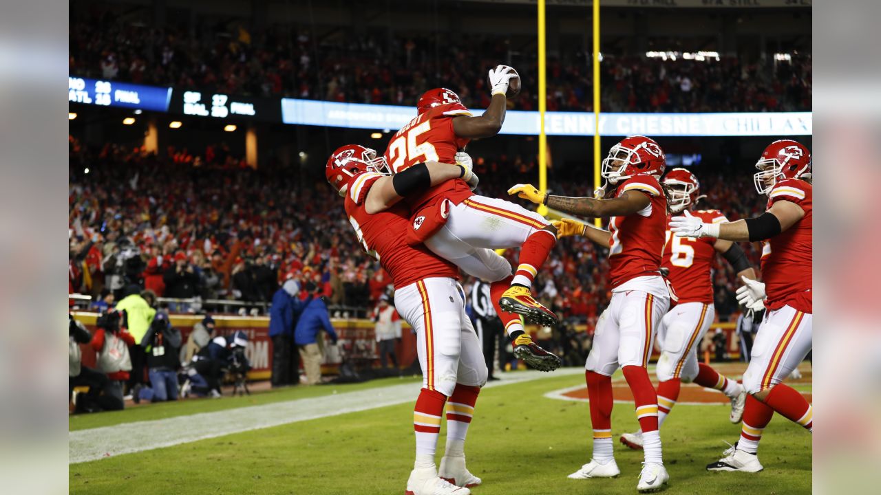 Kansas City Chiefs running back LeSean McCoy (25) runs for a touchdown  during the second half of an NFL football game against the Oakland Raiders  in Kansas City, Mo., Sunday, Dec. 1