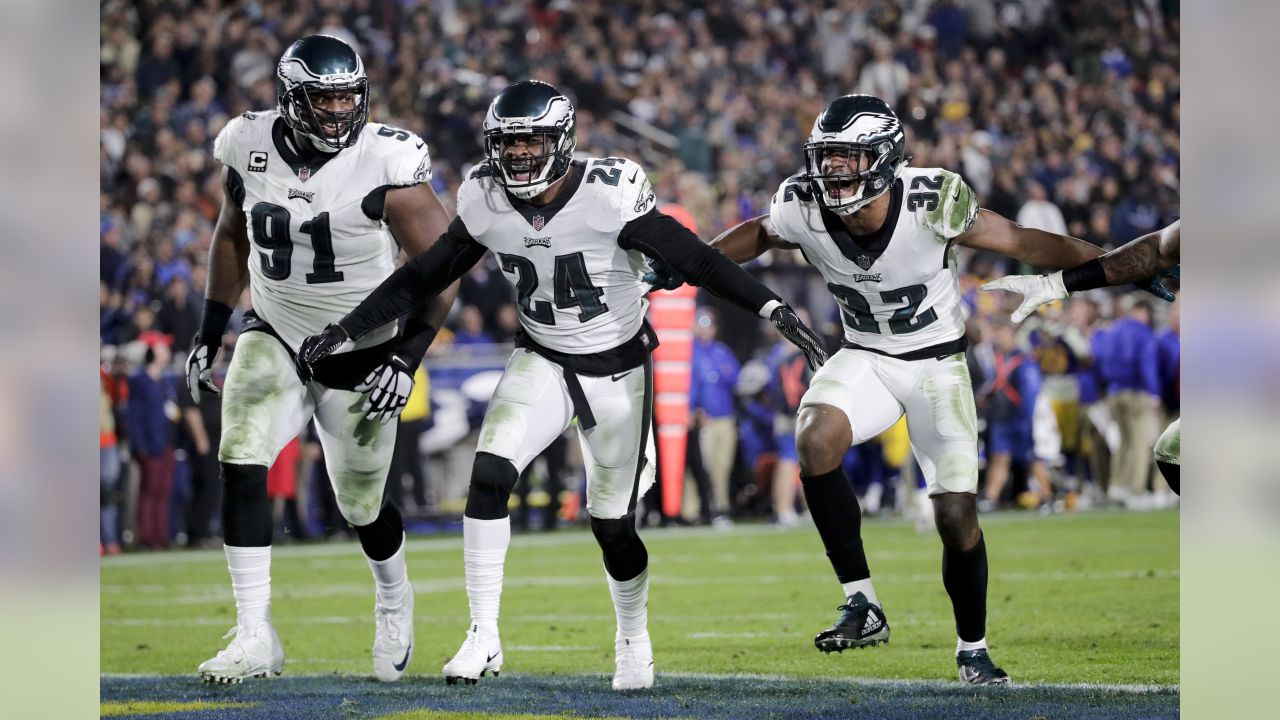 Oakland Raiders defensive end Khalil Mack (52) gestures after sacking Los  Angeles Rams quarterback Jared Goff during the first half of an NFL  preseason football game in Oakland, Saturday, Aug. 19, …