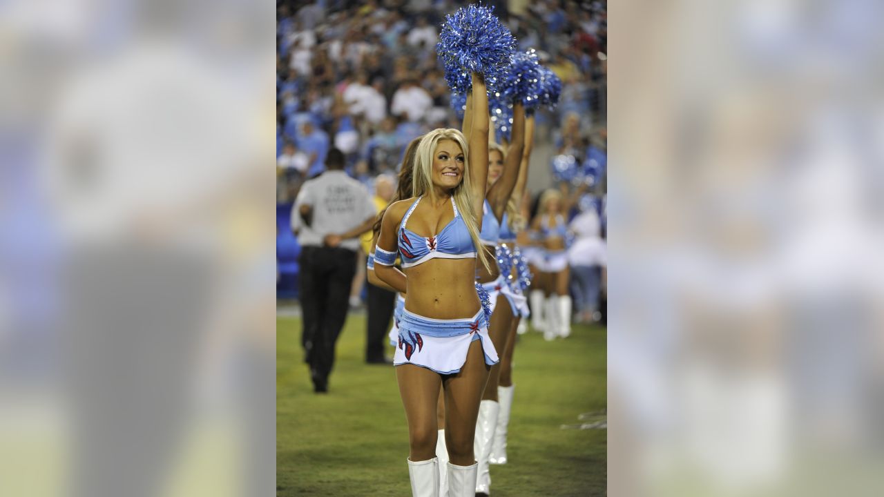 TENNESSEE TITANS CHEERLEADERS 2010 SWIMSUIT CALENDAR