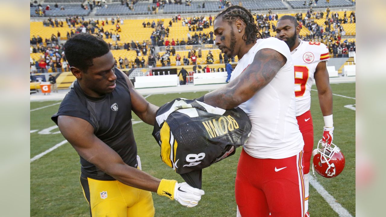 Jersey swapping has become a thing at the end of NFL games - Los