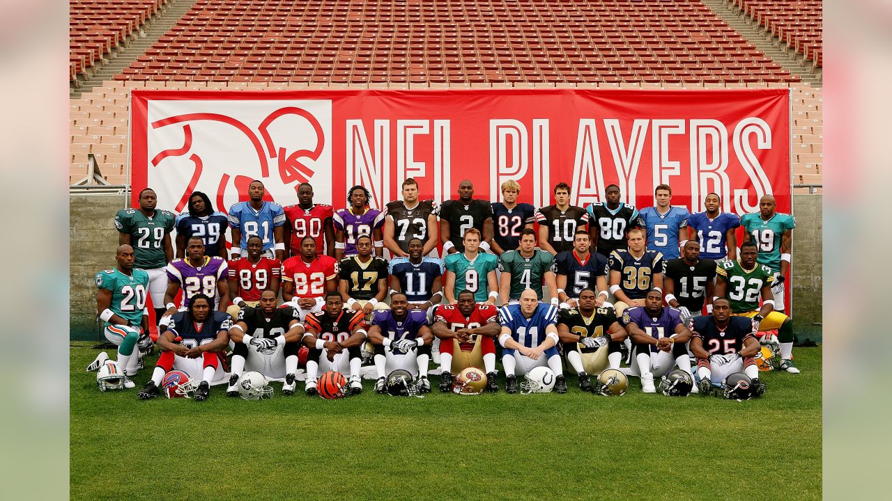 Kenny Robinson and Troy Pride Jr. #25 of the Carolina Panthers kneel  News Photo - Getty Images