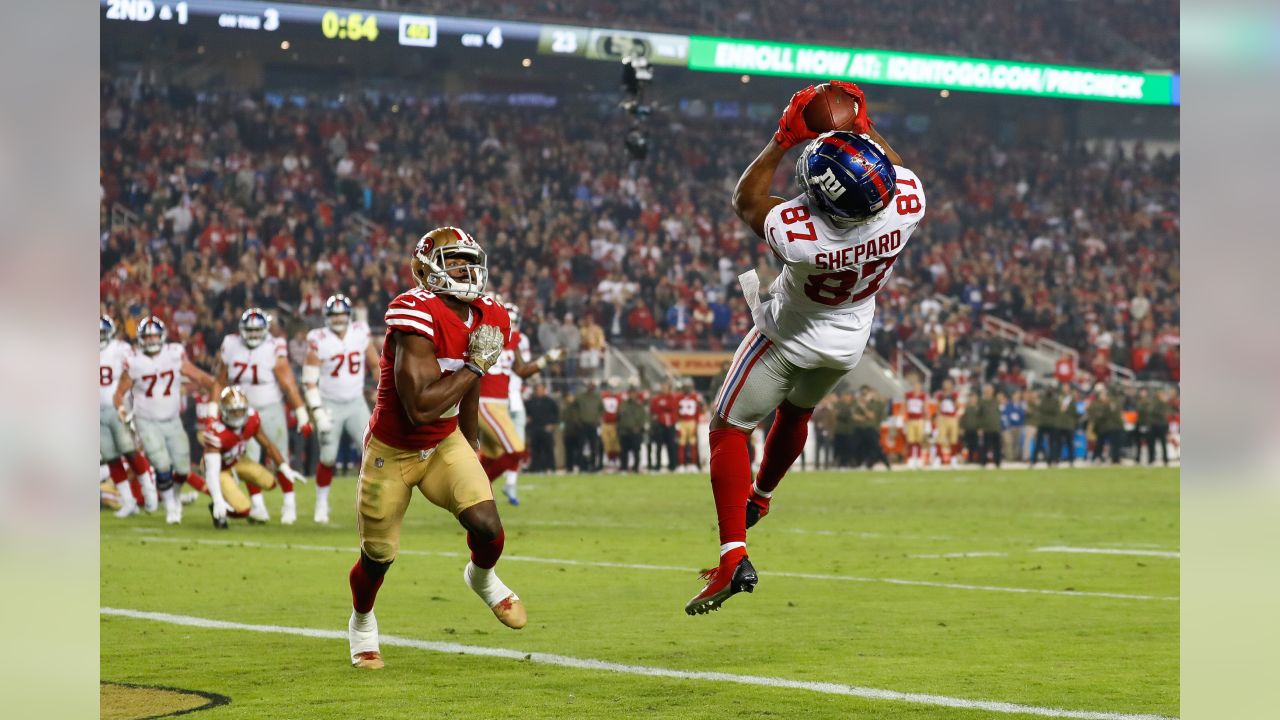 San Francisco 49ers running back Eli Mitchell (25) runs against Los Angeles  Rams outside lineba …