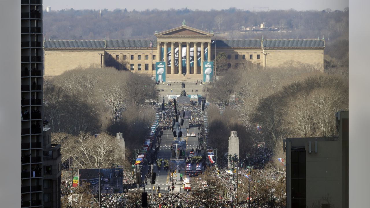 VIDEO: Eagles parade arrives on the Ben Franklin Parkway - 6abc Philadelphia