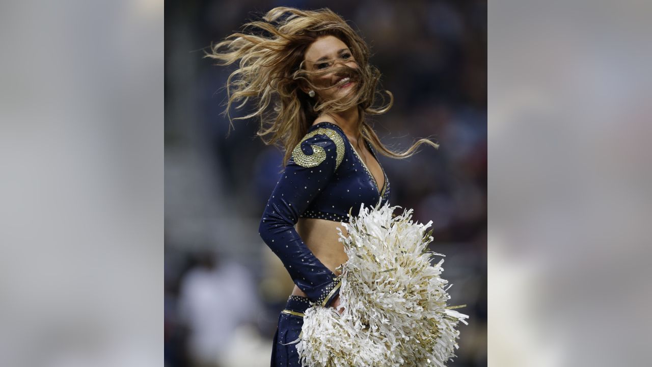 File:St. Louis Rams' cheerleaders.jpg - Wikipedia