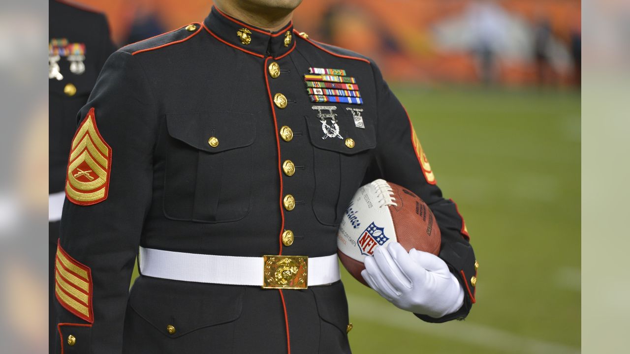 DVIDS - Images - NFL pays tribute to military service members during the  2013 Pro Bowl [Image 13 of 27]