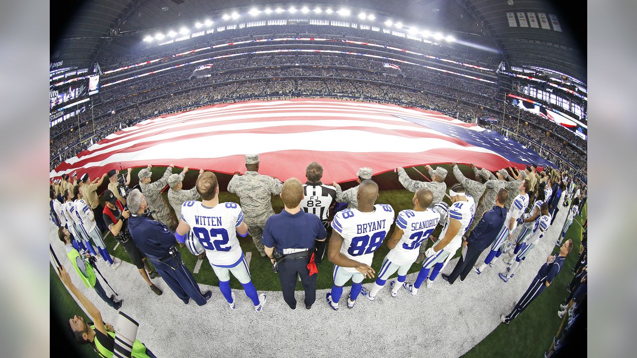 Stars and stripes: Flags at NFL games