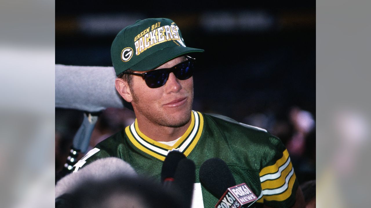 Jim McMahon wears Packers jersey while honoring Brett Favre - Chicago  Sun-Times