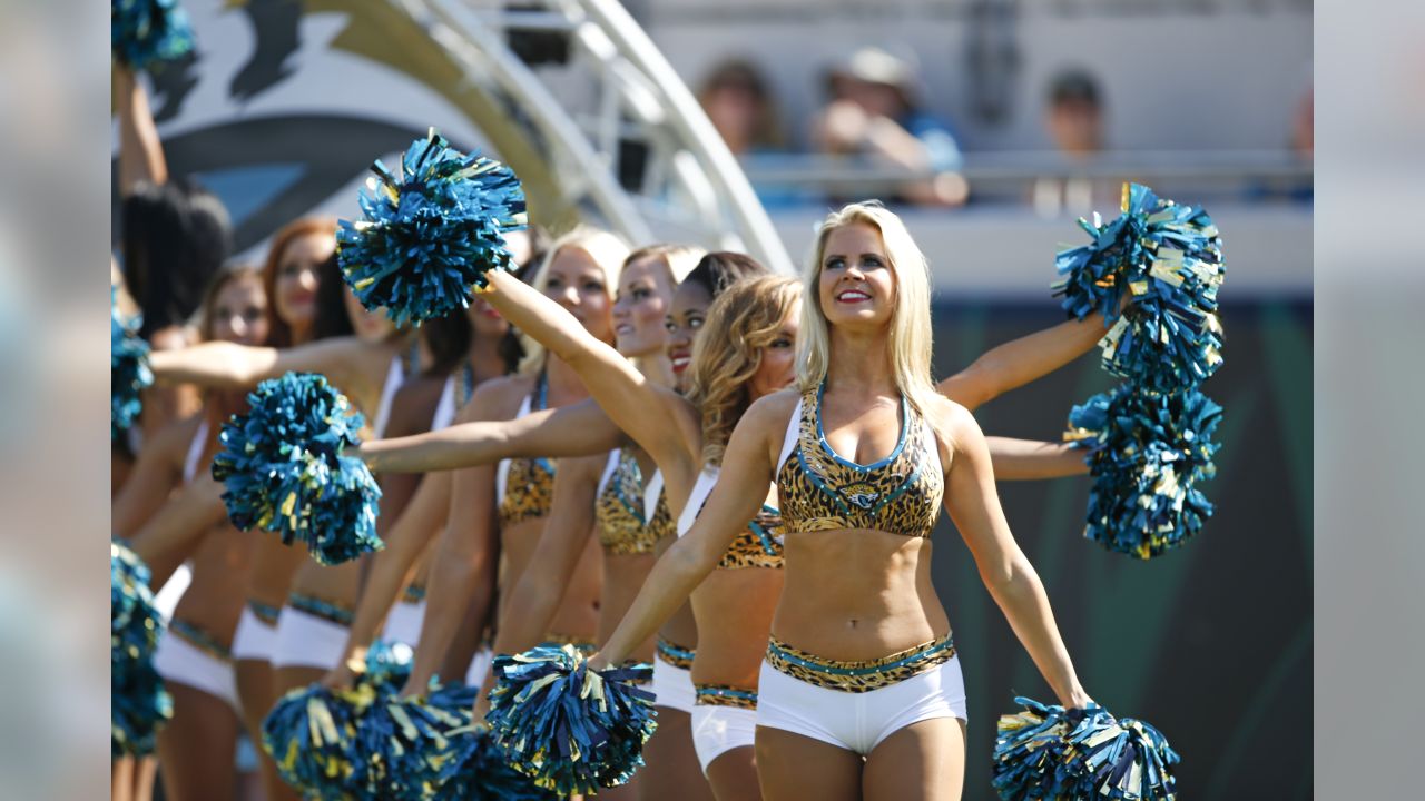 NFL Cheerleaders Sept 28, 2015