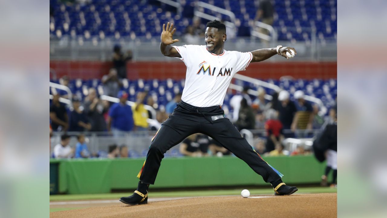 Broncos QB Russell Wilson to throw ceremonial 1st pitch for