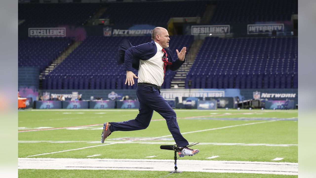 Simulcam: Rich Eisen vs. slowest 40-yard dash runner at 2020 combine