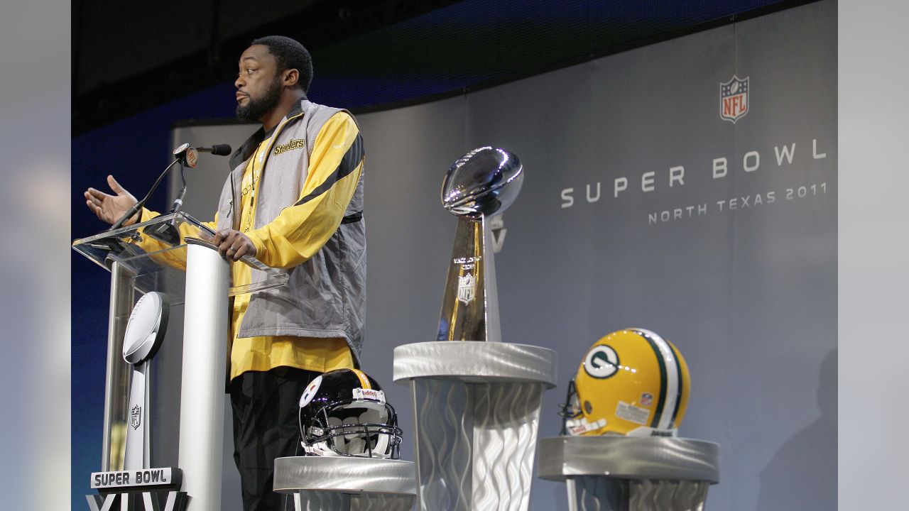 The Vince Lombardi Trophy for Super Bowl XLIII is on display along with  helmets for the Pittsburgh Steelers (L) and Arizona Cardinals as NFL  Commissioner Roger Goodell holds a news conference to