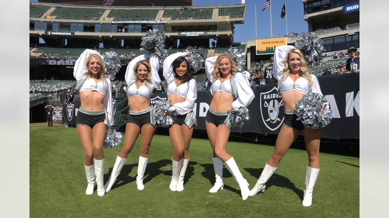 Tennessee Titans cheerleaders perform in the first half of an NFL football  game between the Titans and the Buffalo Bills Sunday, Oct. 6, 2019, in  Nashville, Tenn. (AP Photo/James Kenney Stock Photo 