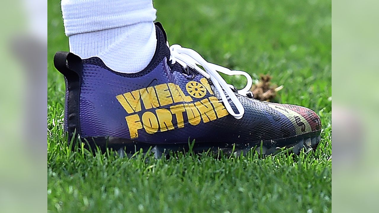 coolest custom football cleats