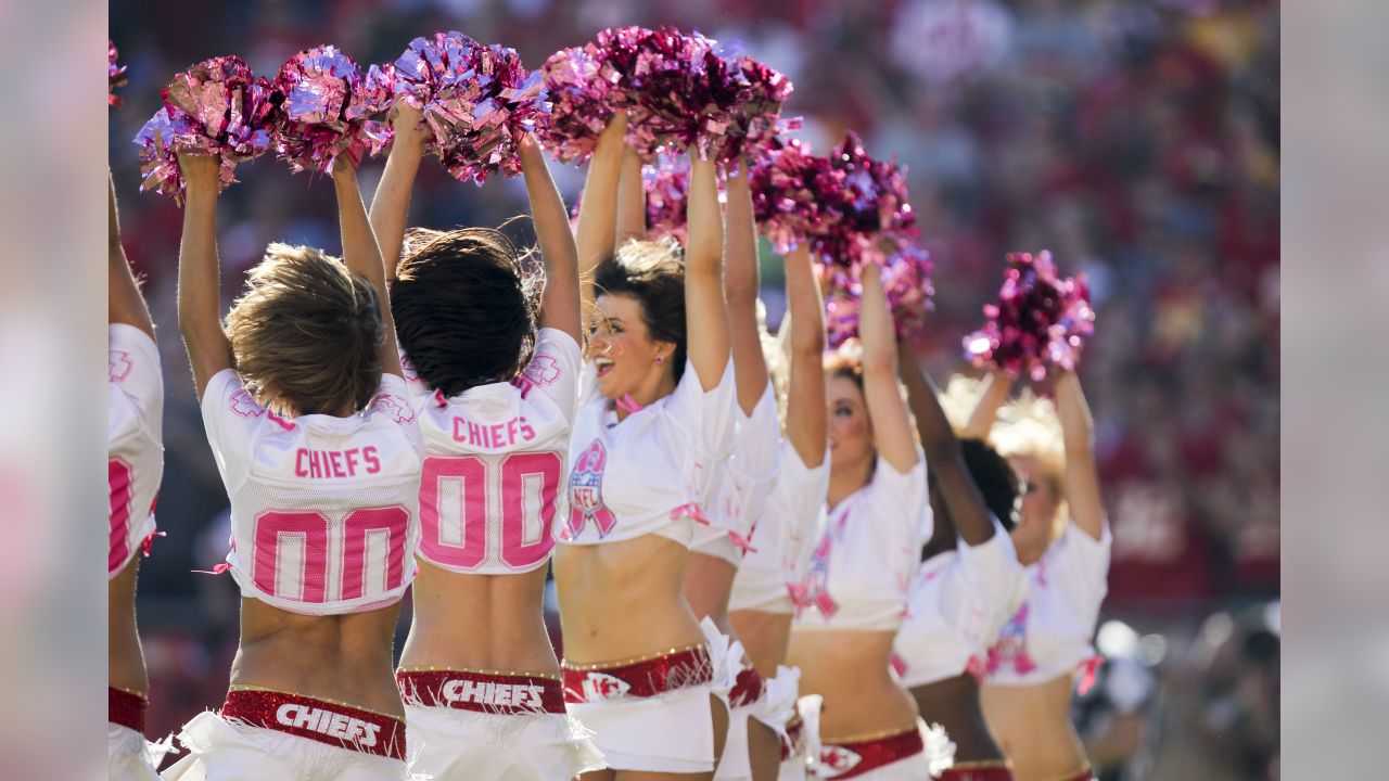 Pretty in pink: NFL players, cheerleaders raise breast cancer awareness -  Photos - Washington Times