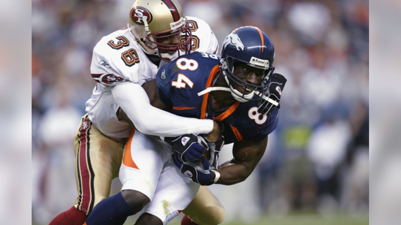 Oakland, California, USA. 30th Nov, 2003. Denver Broncos tight end Shannon  Sharpe (84) on Sunday, November