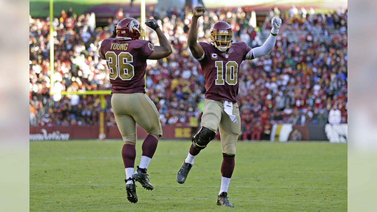 8 pictures show the dramatic rise and fall of Robert Griffin III