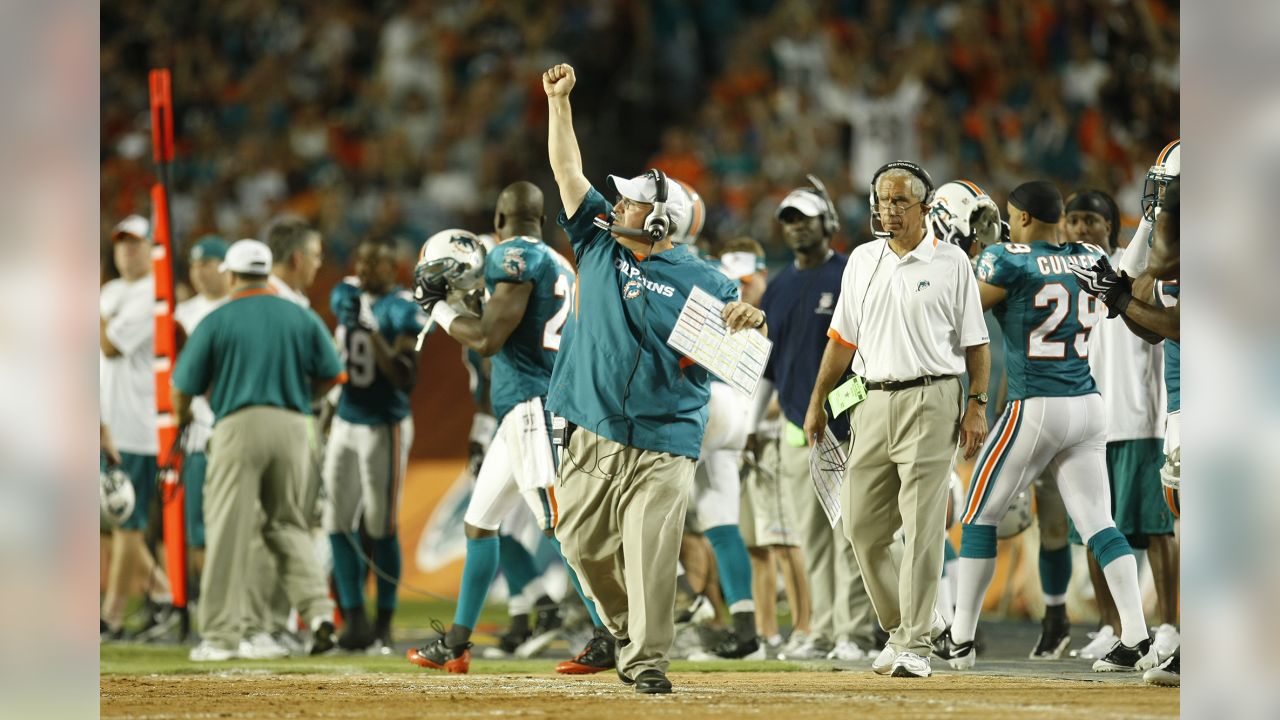 NFL Network - Miami Dolphins quarterback Chad Henne (7) walks the sideline  during the fourth quarter of an NFL football game against the Chicago  Bears, Thursday, Nov. 18, 2010 in Miami. The