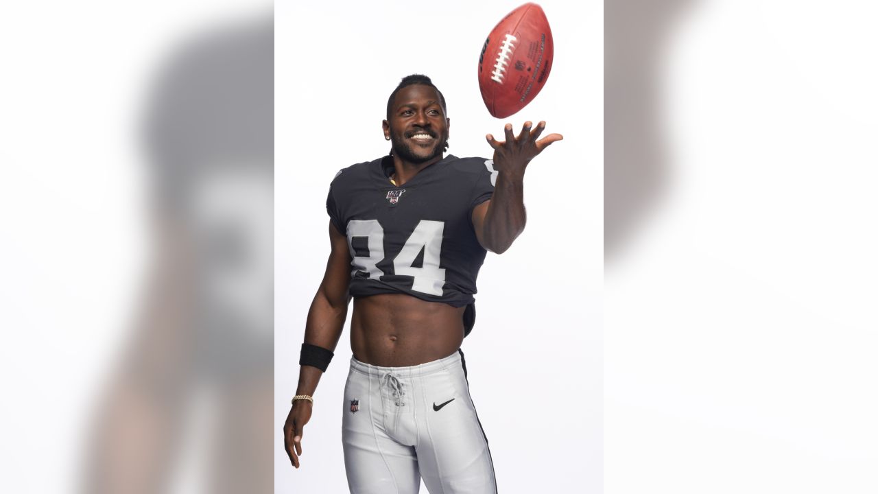 Antonio Brown traded to the Oakland Raiders; what did the