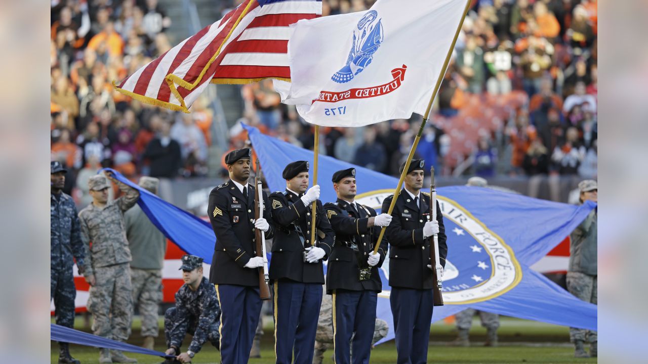 DVIDS - Images - NFL pays tribute to military service members during the  2013 Pro Bowl [Image 13 of 27]