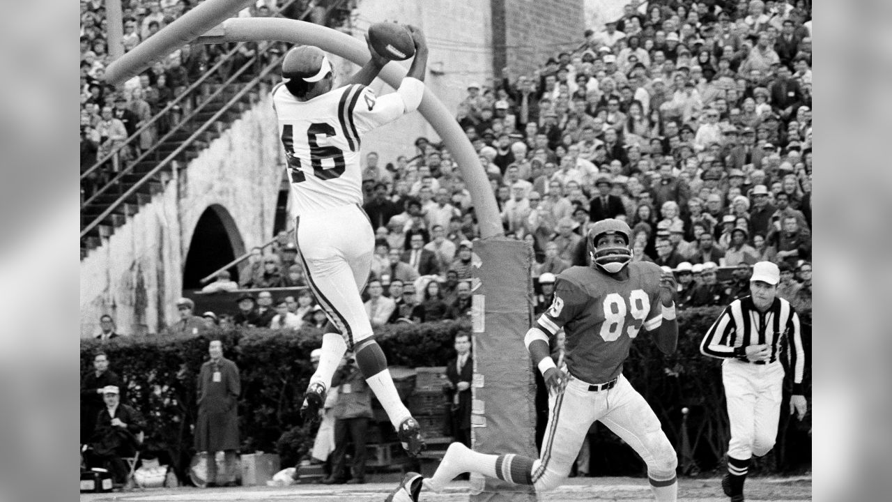 Pittsburgh Steelers' tackle Mean Joe Greene encourages his teammates  during the Super Bowl game against the Minnesota Vikings in Tulane Stadium  in New Orleans, Jan. 13, 1975. The Steelers won, 16-6. (AP