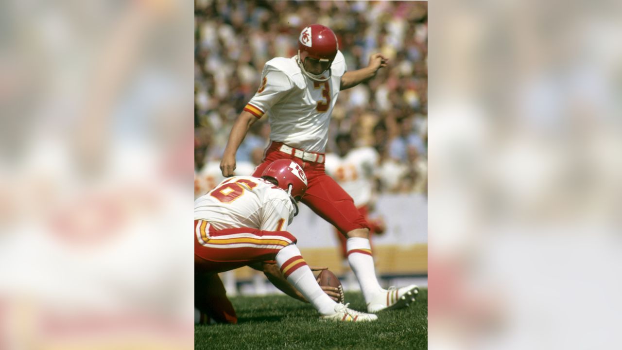 Jan Stenerud Kick 1970 Kansas City Chiefs, This is from a g…