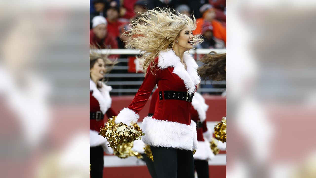 2015 NFL cheerleaders: Week 10