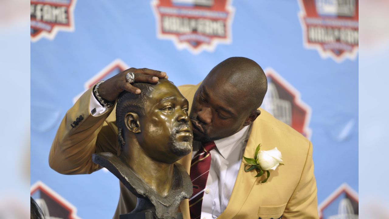 Oakland, California, USA. 11th Sep, 2006. Oakland Raiders defensive tackle Warren  Sapp (99) on Monday, September