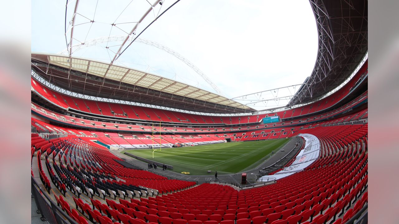 Representing the Rams at Wembley Stadium yesterday for Falcons v Jags :  r/LosAngelesRams