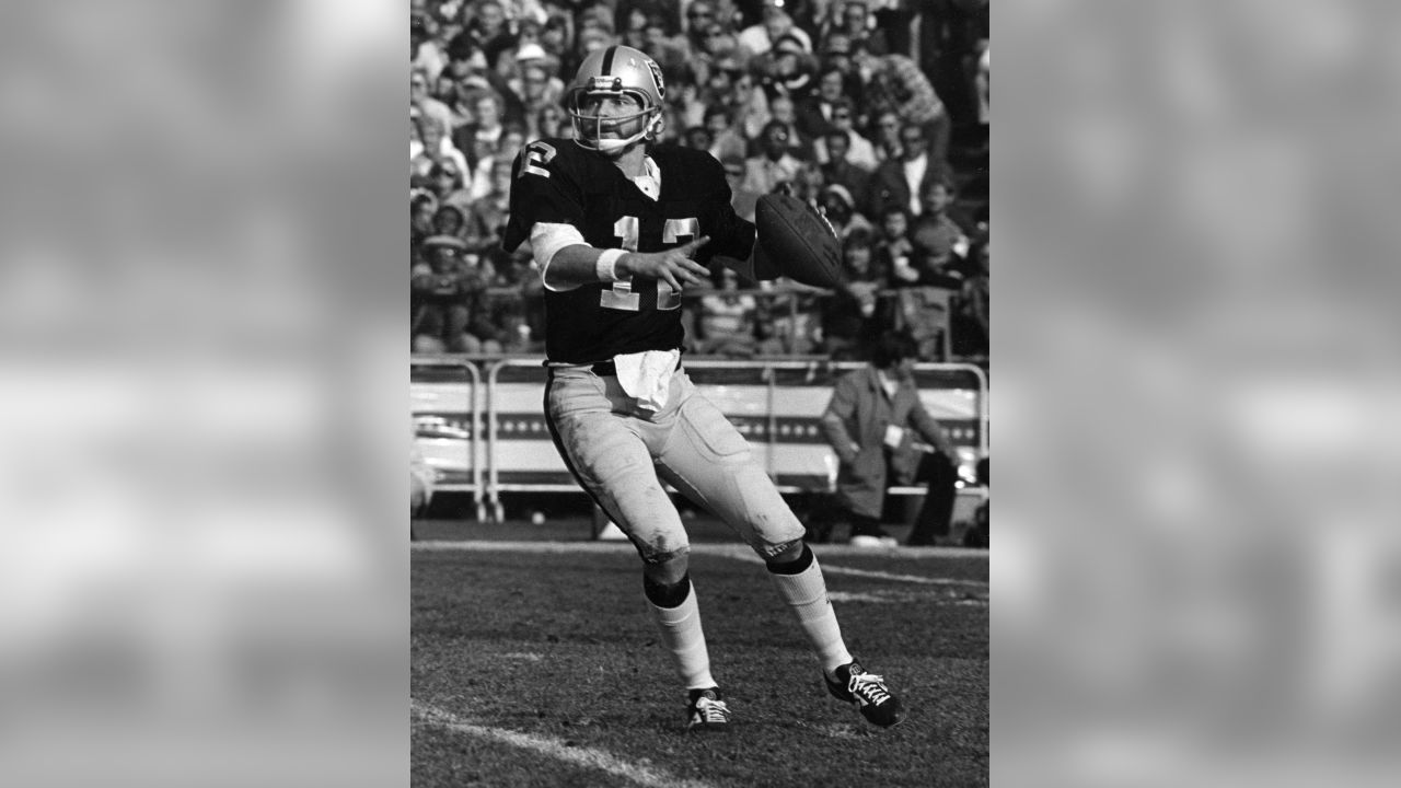 Quarterback Ken Stabler of the Houston Oilers drops back to pass