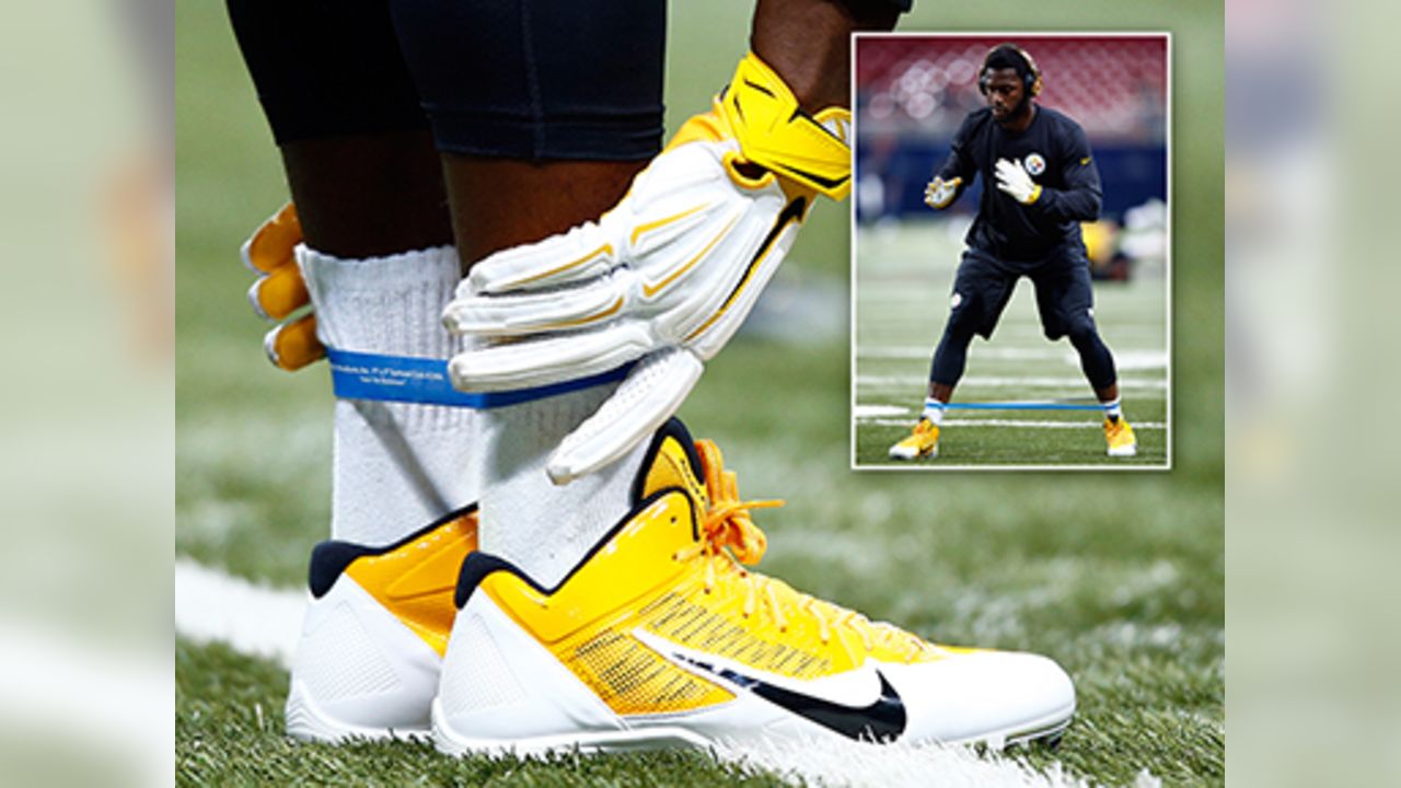 Do NFL players have to wear Nike cleats? - Quora