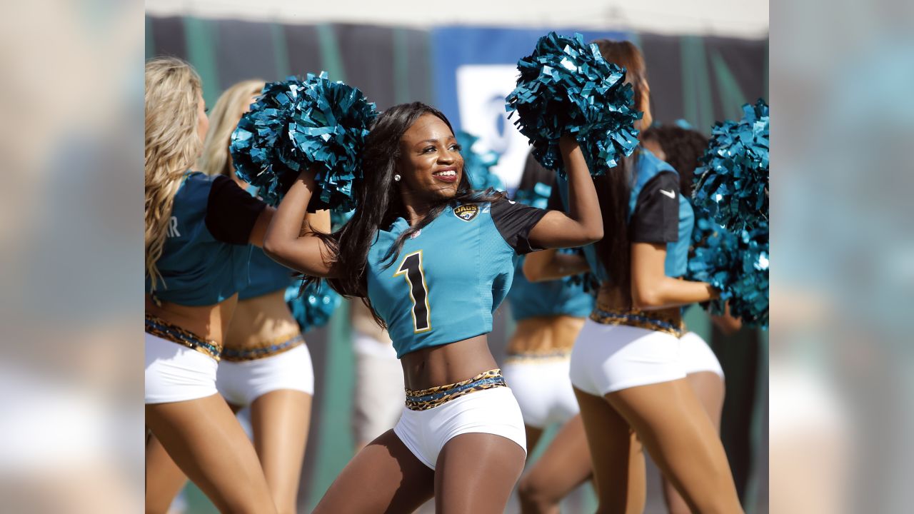 NFL Cheerleaders: Week 9