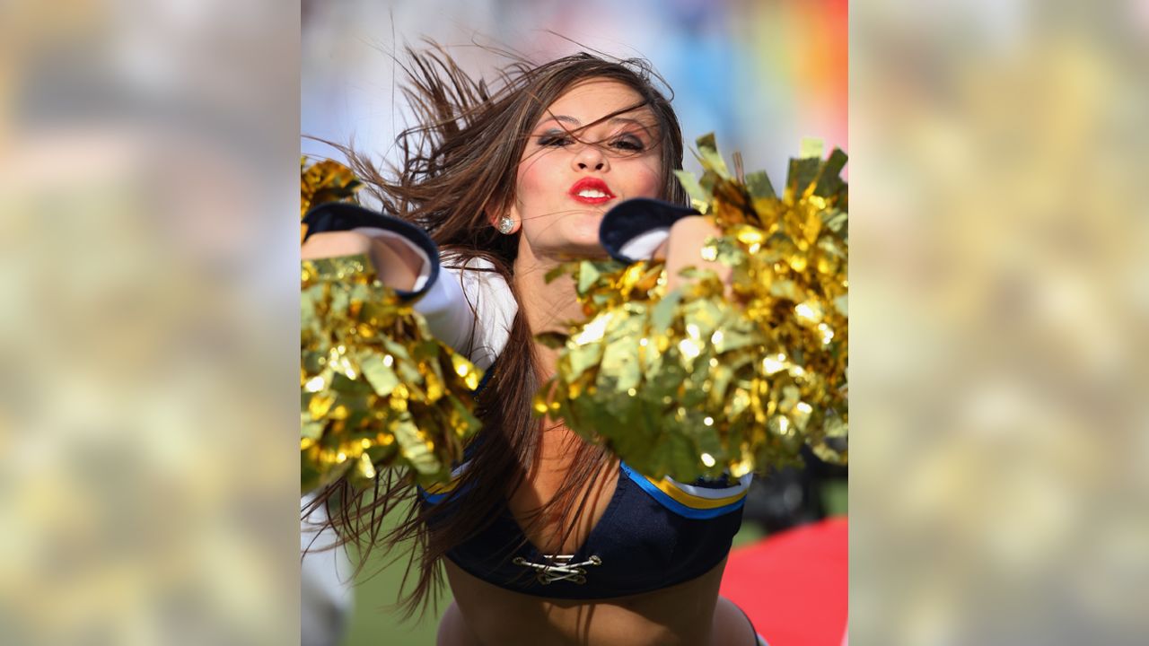 33 Green Cheer Pom Poms Stock Photos, High-Res Pictures, and Images - Getty  Images