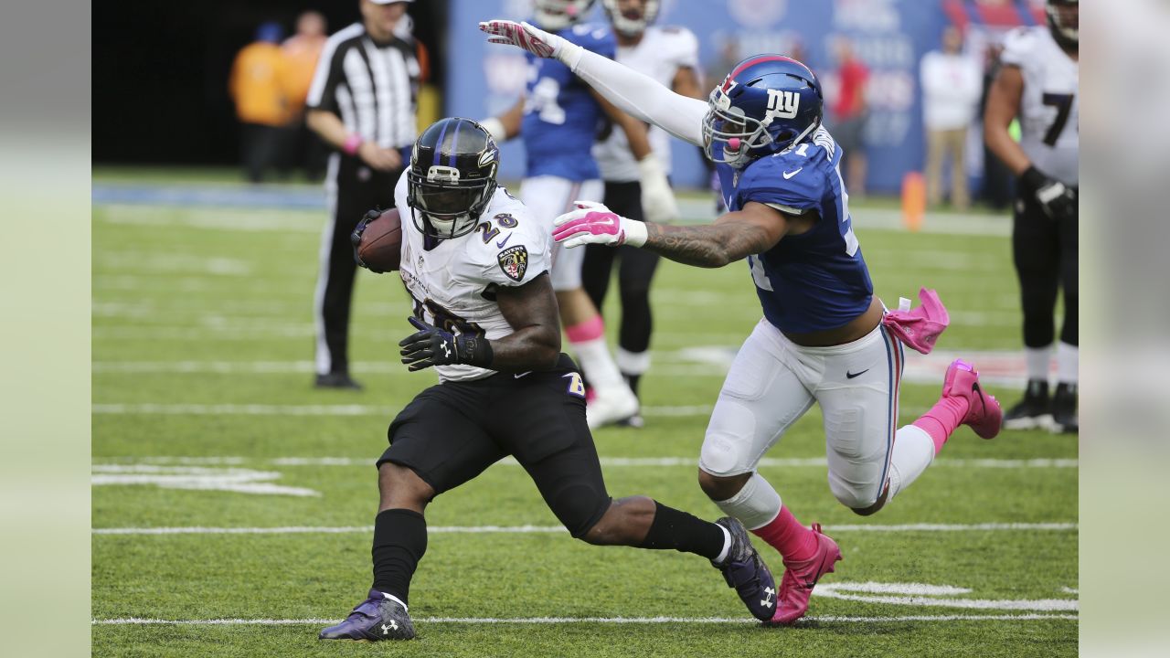 Former Alabama defensive lineman represents NFL breast cancer awareness  month