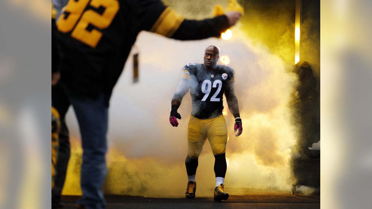 Cincinnati Bengals outside linebacker James Harrison warms up prior to an  NFL football game against the Pittsburgh Steelers, Monday, Sept. 16, 2013,  in Cincinnati. (AP Photo/David Kohl Stock Photo - Alamy